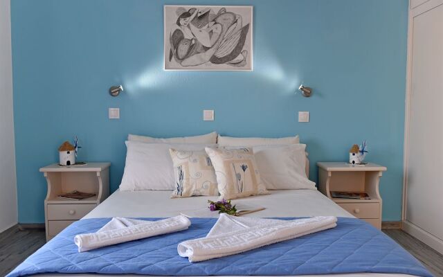 Tarsa Studios & Apartments