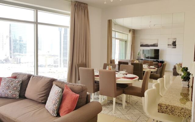 Luton Vacation Home Burj Views