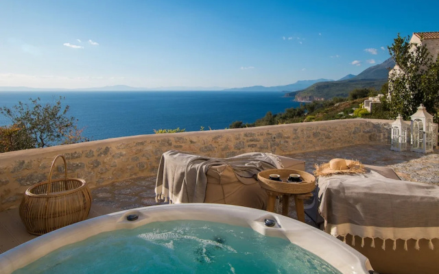 BASSA MAINA Villas & Suites