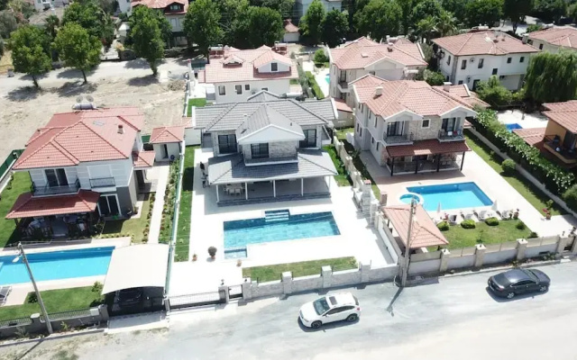 Stunning 4-bed Villa Grey 4 Bedrooms Private Pool