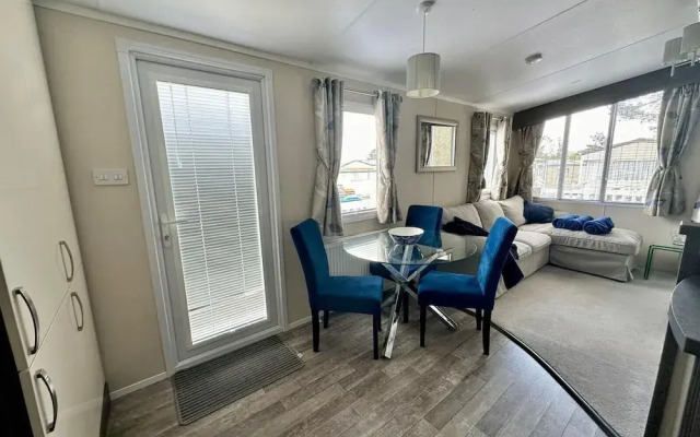 Luxury Caravan on Family Park Near Bournemouth