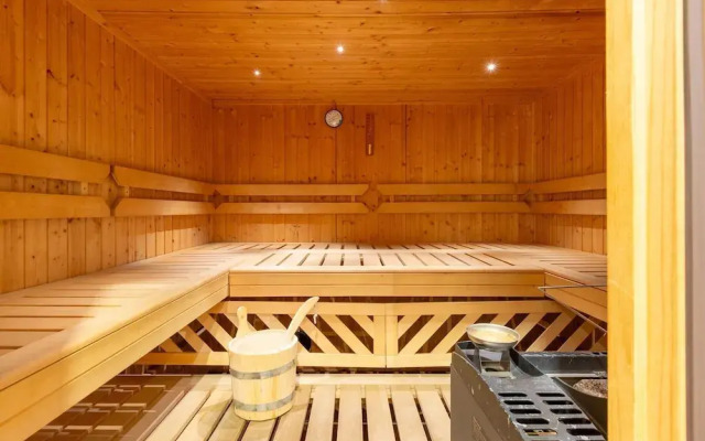 Spacious Apartment With Solarium