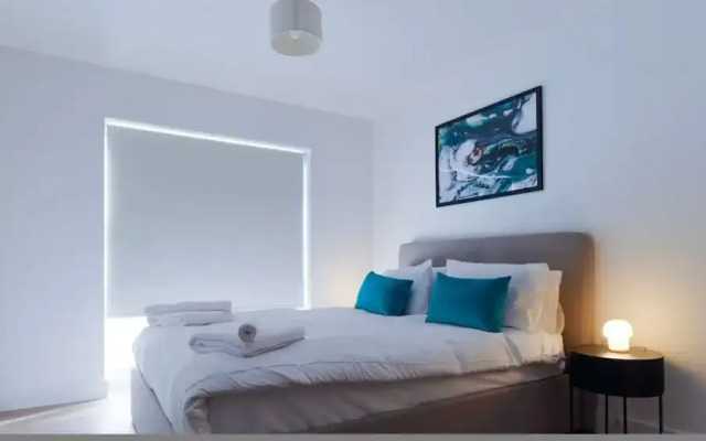 Luxury Manchester Apartment - Yellow