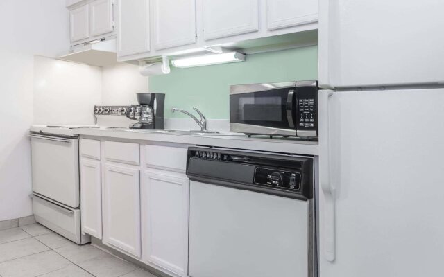 Hawthorn Suites by Wyndham Dallas Love Field Airport