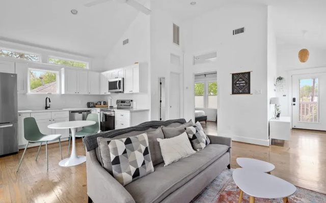 Wonderful Getaway 1BR with Balcony Views
