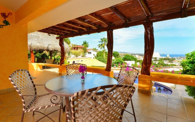 Walk to Cabo Marina & Downtown: Villa Mira Flores