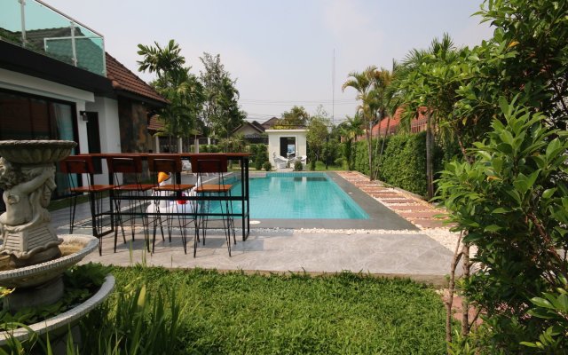 Cozy Garden Cottage Pool Villa