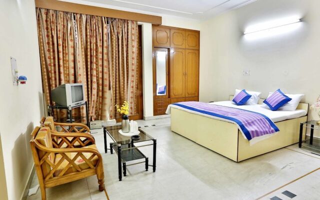 OYO Flagship 402 Hotel Noida Residency
