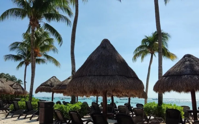 Elements 215 2 Bedroom Condo by RedAwning