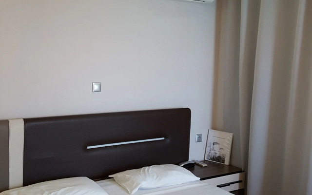 Parthenon Hotel