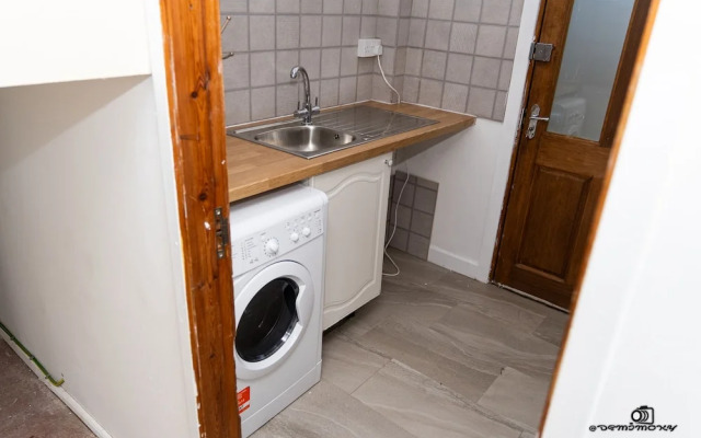 7 Guests - 3 Bedrooms - Parking - Pet Friendly