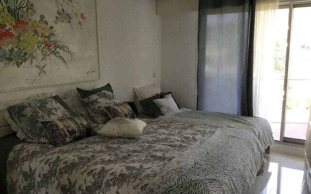 Suites in Cannes Center Sea View