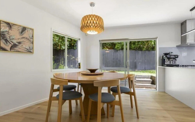 Modern Sanctuary On The Reserve