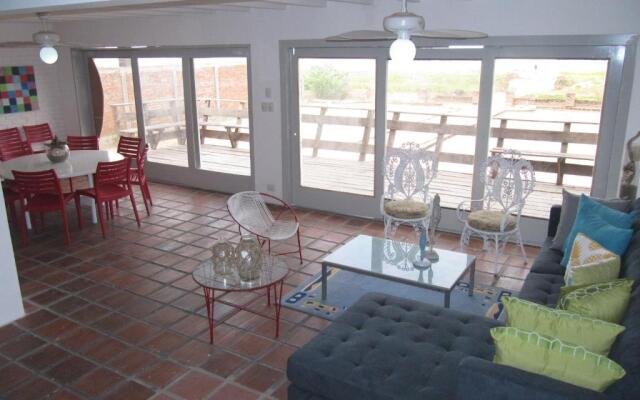 Chatet Suizo al pie del mar