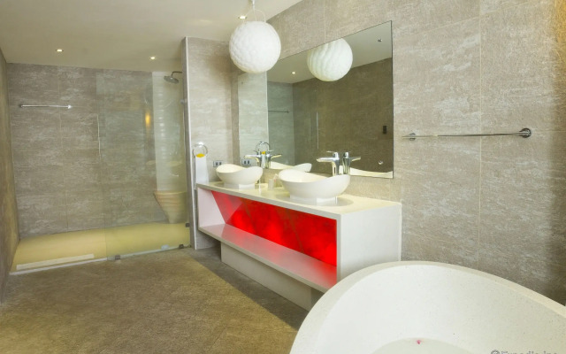 Lingganay Boracay Hotel Resort