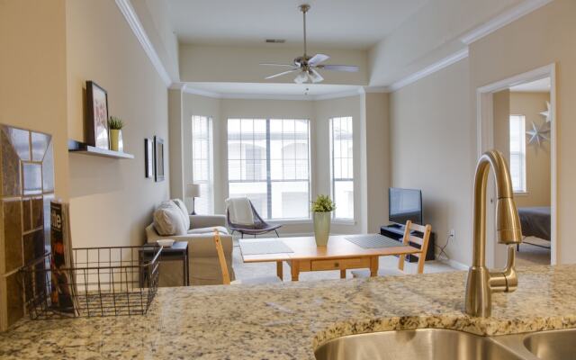 Southend 1 BR Apt with Parking by Frontdesk