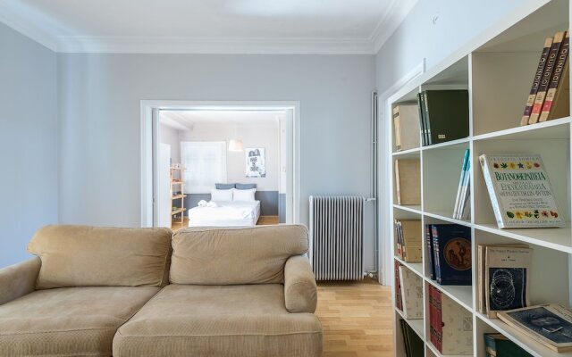 Relaxing Kerameikos Penthouse by Cloudkeys