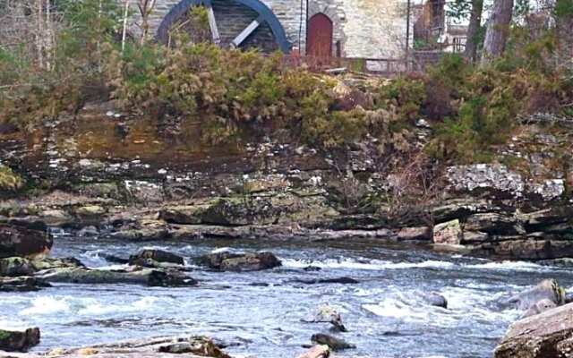 Cosy Rowan woodland lodge no3