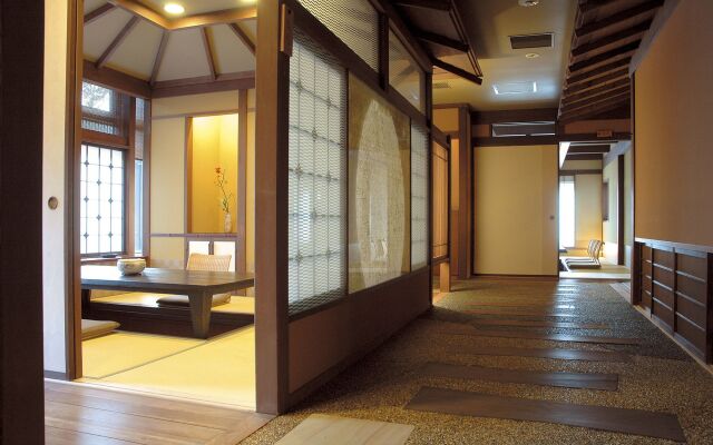 Akan Tsuruga Bessou HINANOZA