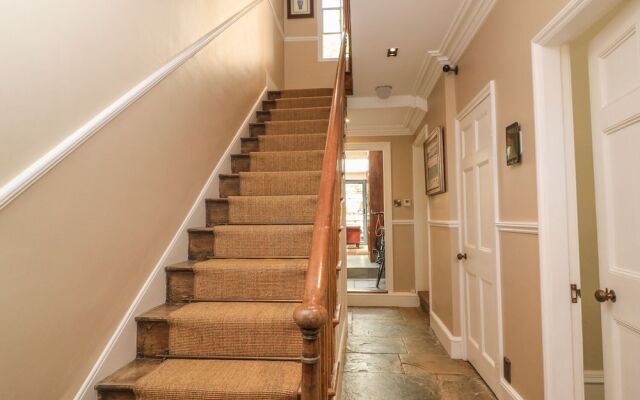 4 Maidens Row