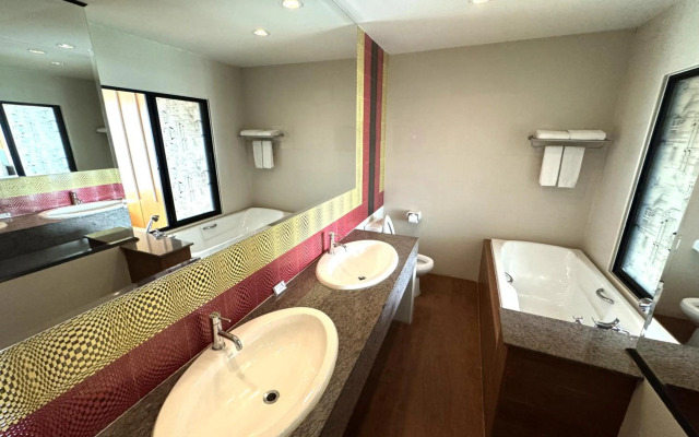 The Sunreno Hotel