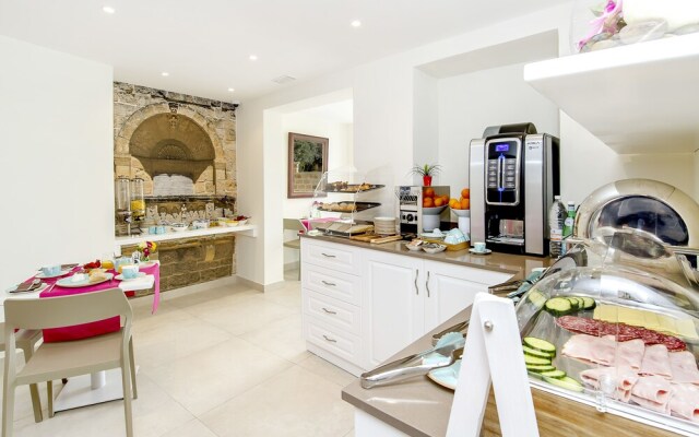 Viewpoint Boutique Living