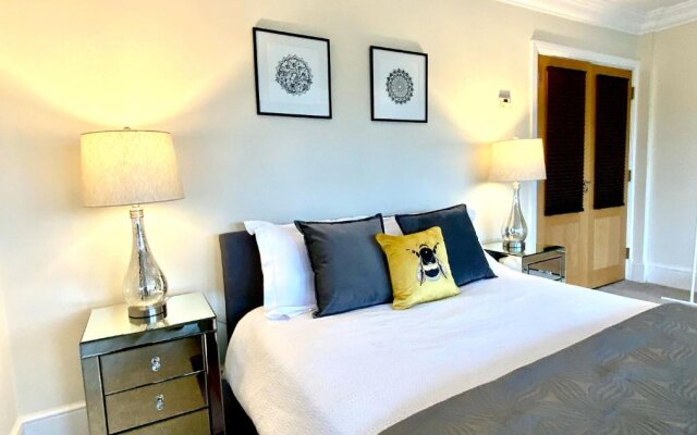 Private Room - The River Room at Burway House on The River Thames