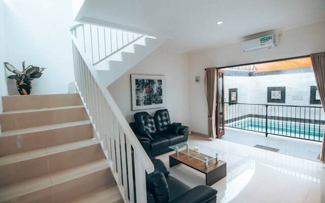 Hidden Oasis With A Pool+balcony & Private Rooftop