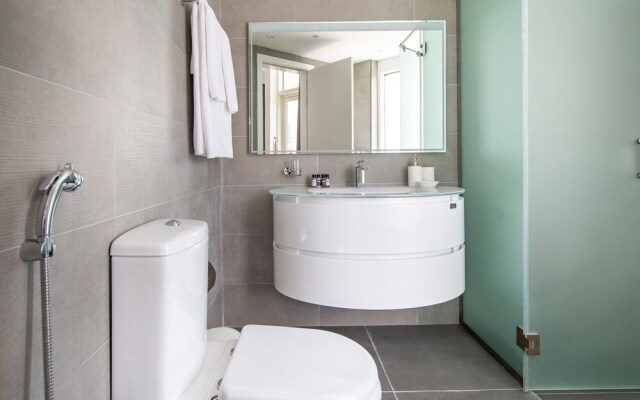 Ravishing 3BR Apartment With Amazing Marina Views