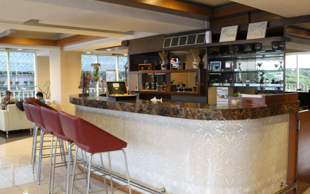 Anggrek Shopping Hotel