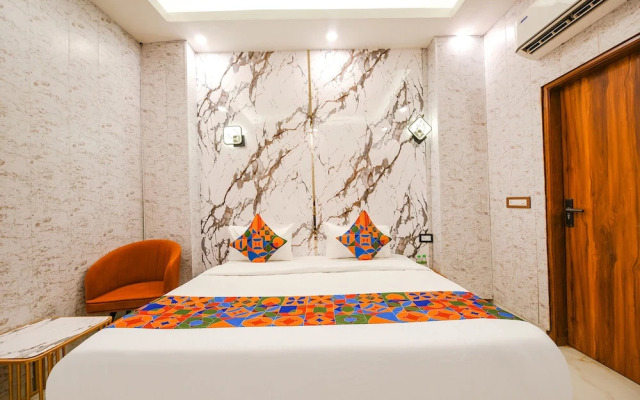 Fabhotel Royal'S Paradise