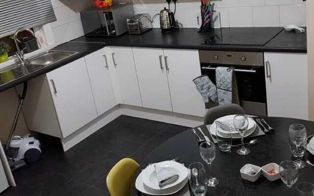 Comfortable Apartment in Leeds Near Royal Armouries Museum