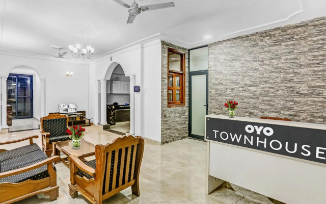 OYO Townhouse 1071 Hotel Metro Inn Residency