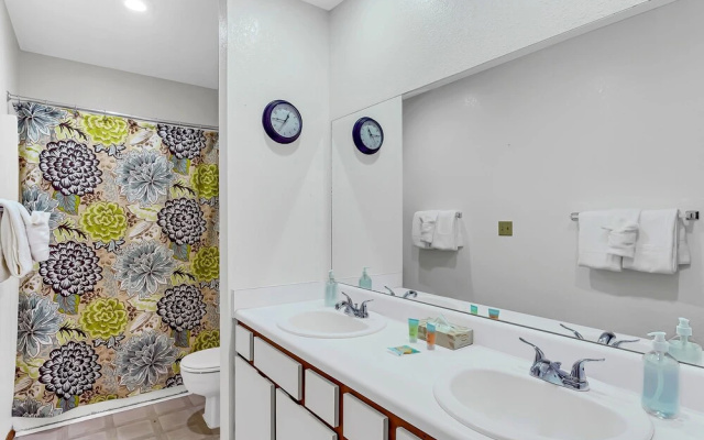 Sunset Terrace 2 Bedroom Condo by RedAwning