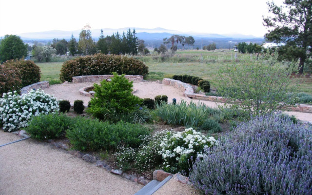 Vineyard Cottages & Cafe