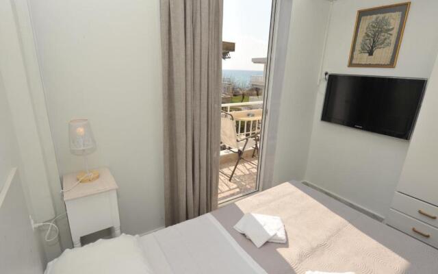 Themis 40 steps from beach
