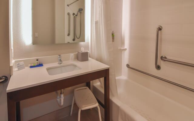 Holiday Inn Express & Suites Indianapolis Northwest by IHG