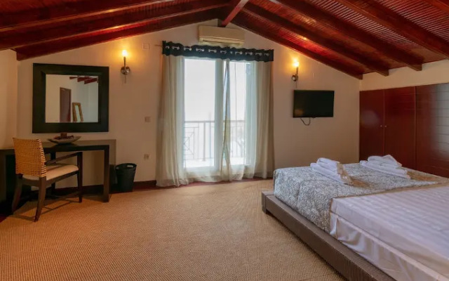 Beachfront Villa Benele