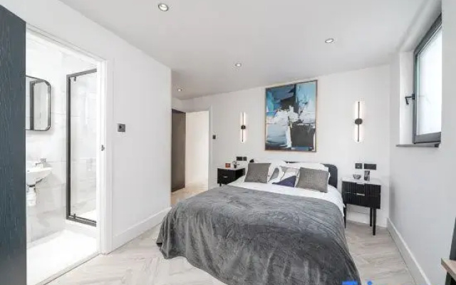 Stunning 2 Bed with ensuite near Elephant & Castle
