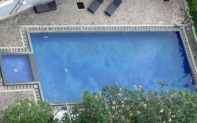 Good Deal And Cozy Stay Studio Room Tifolia Apartment