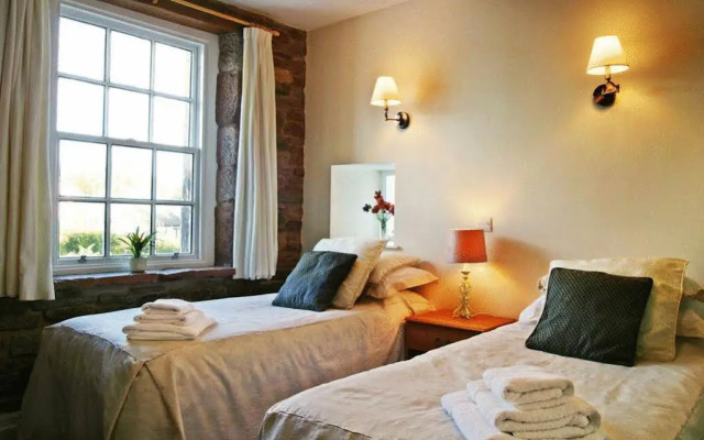 Ecclefechan Hotel