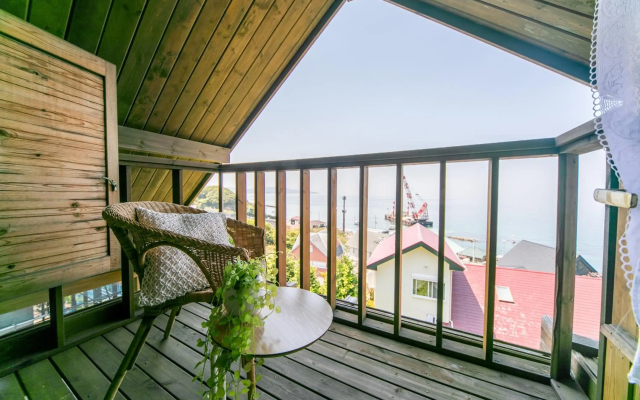 Awaji Seaside Log house in Goshiki