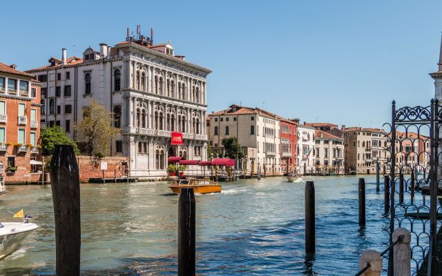 Admiral Emo Palace Over Canal Grande