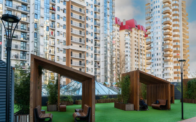 Orange Apart Alpine Quarter