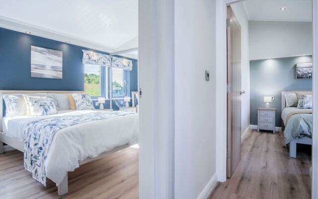 Swanlake Lodge - 3 Bedroom Holiday Home - Penally