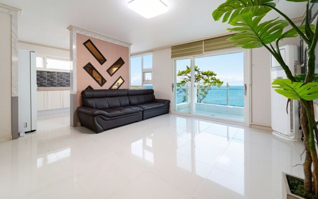 Pohang Pinewave Sea & Spa Pension