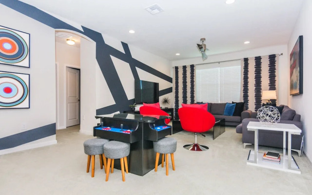 Relax in Style: Elegant Vacation Home in Orlando