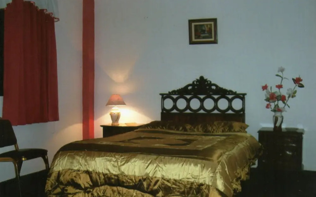 Hostal Turístico Eiffel