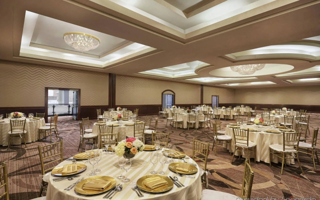 Sheraton Suites Calgary Eau Claire