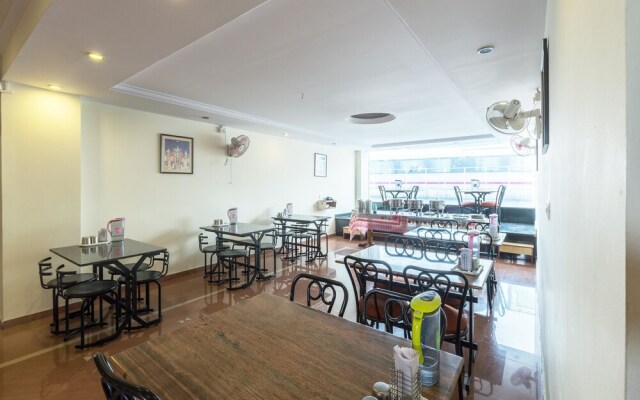 OYO 649 Hotel Ajantha Trinity Inn